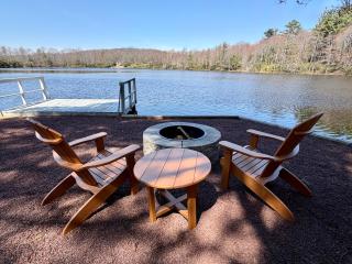 "The Catch" Waterfront Log Cabin for Two, Hot Tub - 3
