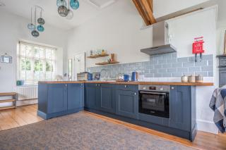 The Coachmans Quarters at Brantwood, studio apartment with stunning views and lake access - 6