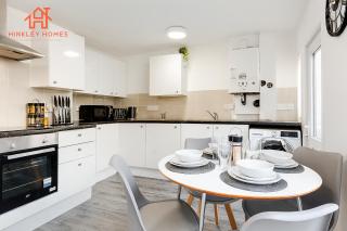 Supersized 6 bedroom Liverpool/Free parking/sleeps 12 - 1