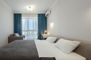10-41b Kvartet, Vasyl Lypkivskyi 16b, Kyiv, railway station, metro nearby, fantastic city view, Petrovdom Apartment - 1