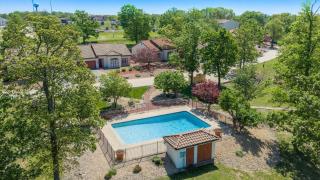 Lake Ozark Oasis Central Location & Pool Access - 6