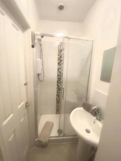 4 Bedroom House For Corporate Stays in Kettering - 2
