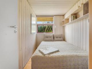 Holiday Home Stefan - 50m from the sea by Interhome - 2