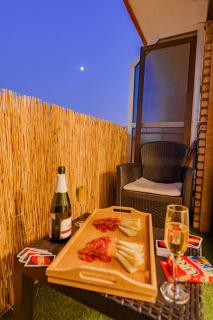 Cabanal BeachFront - 1 Min to Sea, AC, SmartTv, Balcony - 4