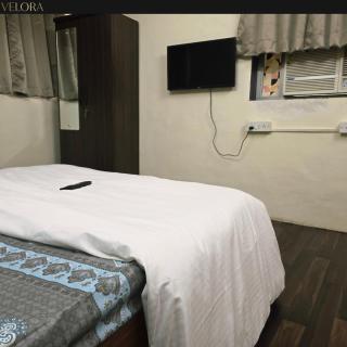 Furnished Bedroom in Andheri East, Peaceful - 4