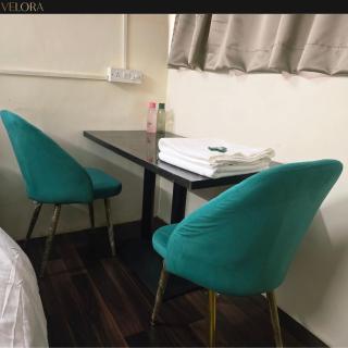 Furnished Bedroom in Andheri East, Peaceful - 2