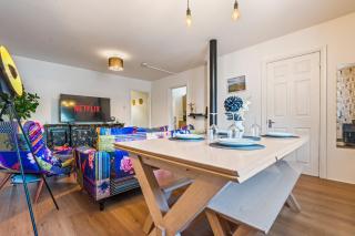 3BR Pontypool Haven - Sleeps 6 with Parking - 7