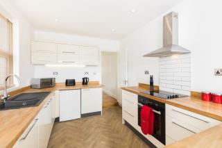 Crawshay House by Prime Stays - 3 Bedroom Retreat - Free Parking - City Centre Location - 7