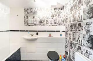 Quiet Room in Crawley Town Centre near Gatwick Airport - 2