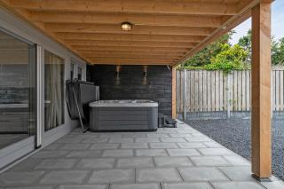 Luxe vakantiehuis met hottub in Stavenisse - 1