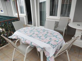 Spacious Family Apartment with Terrace & Parking - 4