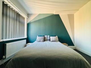 Blackpool Bliss Spacious 4 Bedroom House - 9