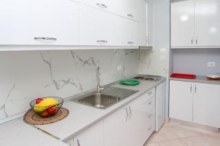 Sea View 1-Bed Apartment in Vlore - 6