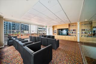 Spacious 3-Bed Apartment in Canberra CBD - 8