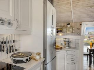 Holiday Home Adrienne - 490m from the sea by Interhome - 1