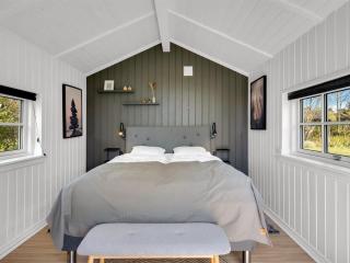Holiday Home Svenn - 400m from the sea by Interhome - 7