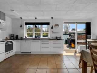 Holiday Home Svenn - 400m from the sea by Interhome - 4