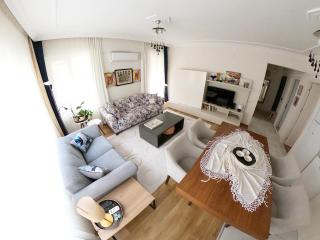 Fatoş's Spacious 2BR - Old Town 5 min away - 7