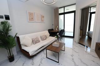 Elegant Pool-View 1BR Near Cleveland Clinic - 8