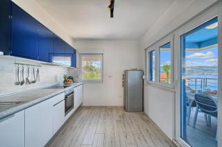 Vlado's - Beachfront & Rooftop Apartment - 7