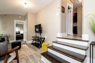 Suite & Simple in SoMa - A Stylish Stay for 1 or 2 - 4