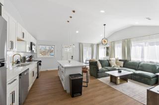 3BR Home Near KC | 13 Min to Stadium | Sleeps 6 - 8