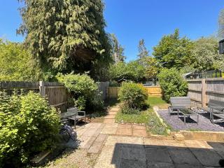 Cotswolds Vista Cirencester - Relaxed 5 Guest Home - 2 Bathroom, Parking, Garden - 3