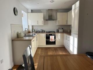 Apartment Sleeps 4 with Parking - 8