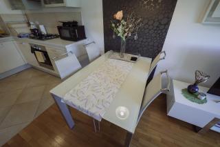 Lola Suite, One Bedroom Place with Free Parking - 3