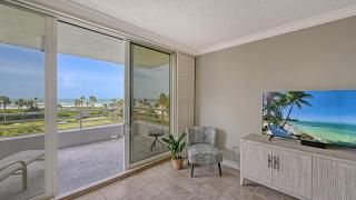 Beachfront Condo with Balcony on Longboat Key - Coastal Chic Decor & Gulf Views - 9