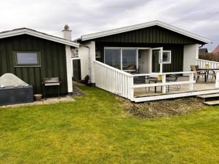 Holiday Home Edla - 35m from the sea by Interhome - 1