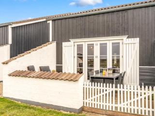 Apartment Melvin - 50m to the fjord by Interhome - 0