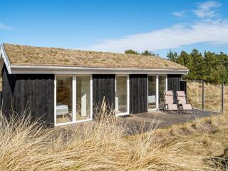 Holiday Home Steinunn - 600m from the sea by Interhome - 3