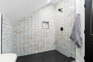 Spacious 6-Bed Retreat by Pitt, CMU & Downtown - 5