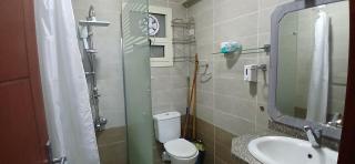 10 minutes from airport modern studio with beach acces & WIFI - 5
