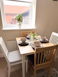 Flat 1, refurbished two bedroom flat, town centre location - 4