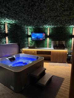 Rural Romantic Cabin-Hot Tub & Outdoor Kitchen - 9