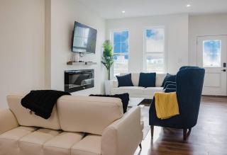 Brown Family Vacation Home - 4 Bedrooms- 3 baths - 8