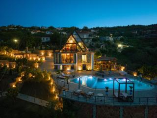 Sunrise House - Swimming Pool - 4