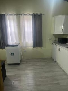 Cheeka's Cozy Modern Studio APT - 4
