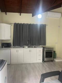 Cheeka's Cozy Modern Studio APT - 3