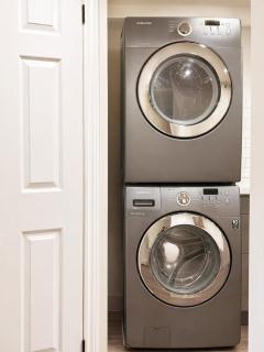 Large Private Suit With Free Parking - 5