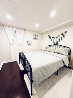 Large Private Suit With Free Parking - 9