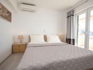 Apartment Nette Wohnung in Duće mit Großer Terrasse by Interhome - 2