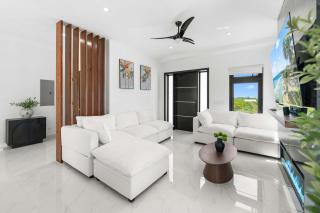 Stylish Villa Near Grace Bay, Private Pool & BBQ - 3