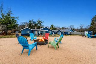 Northern Sands Lakefront Estate with Main House and 2 Cabins - 7