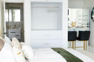 1BR Oceanfront Double Suite w/ Kitchenette-Dorey - 9