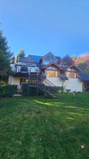 Espectacular Villa familiar en Bariloche impactante vista al Cerro Otto 6km del centro - 9