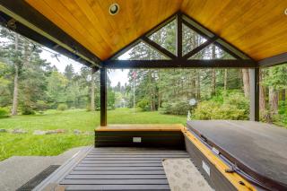 Camano Island Family House w/ Hot Tub & Deck! - 8