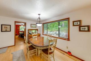 Camano Island Family House w/ Hot Tub & Deck! - 4